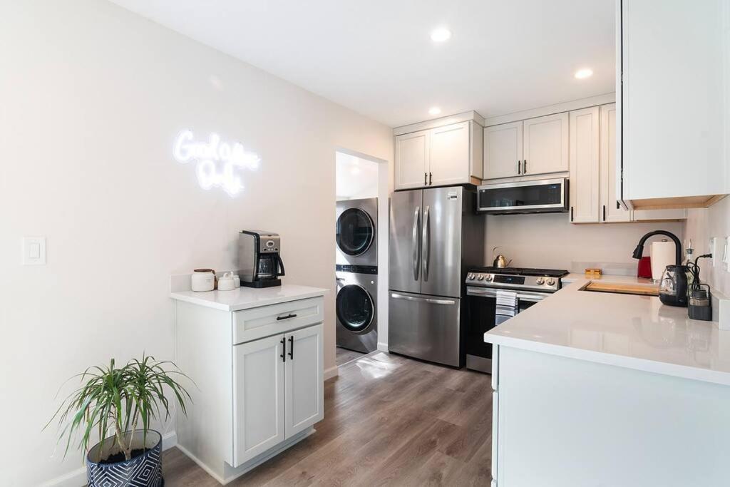Beautiful 3 Bed 1 Bath Designer + Hot Tub Hébergement de vacances Los Angeles