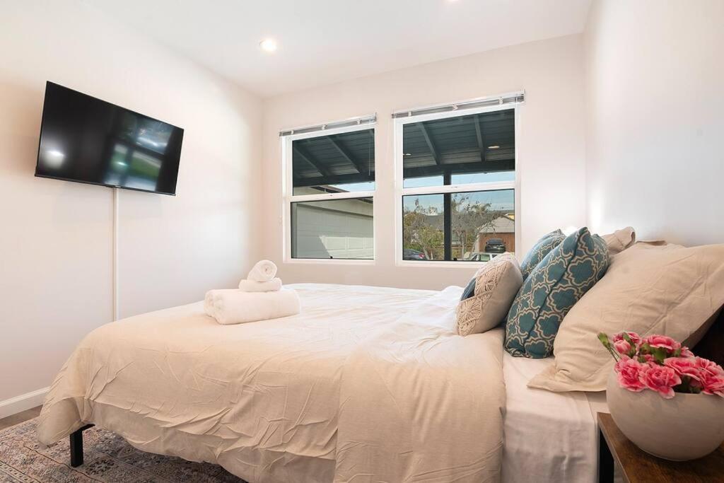 Beautiful 3 Bed 1 Bath Designer + Hot Tub Hébergement de vacances Los Angeles