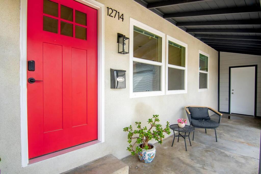 Hébergement de vacances Beautiful 3 Bed 1 Bath Designer + Hot Tub